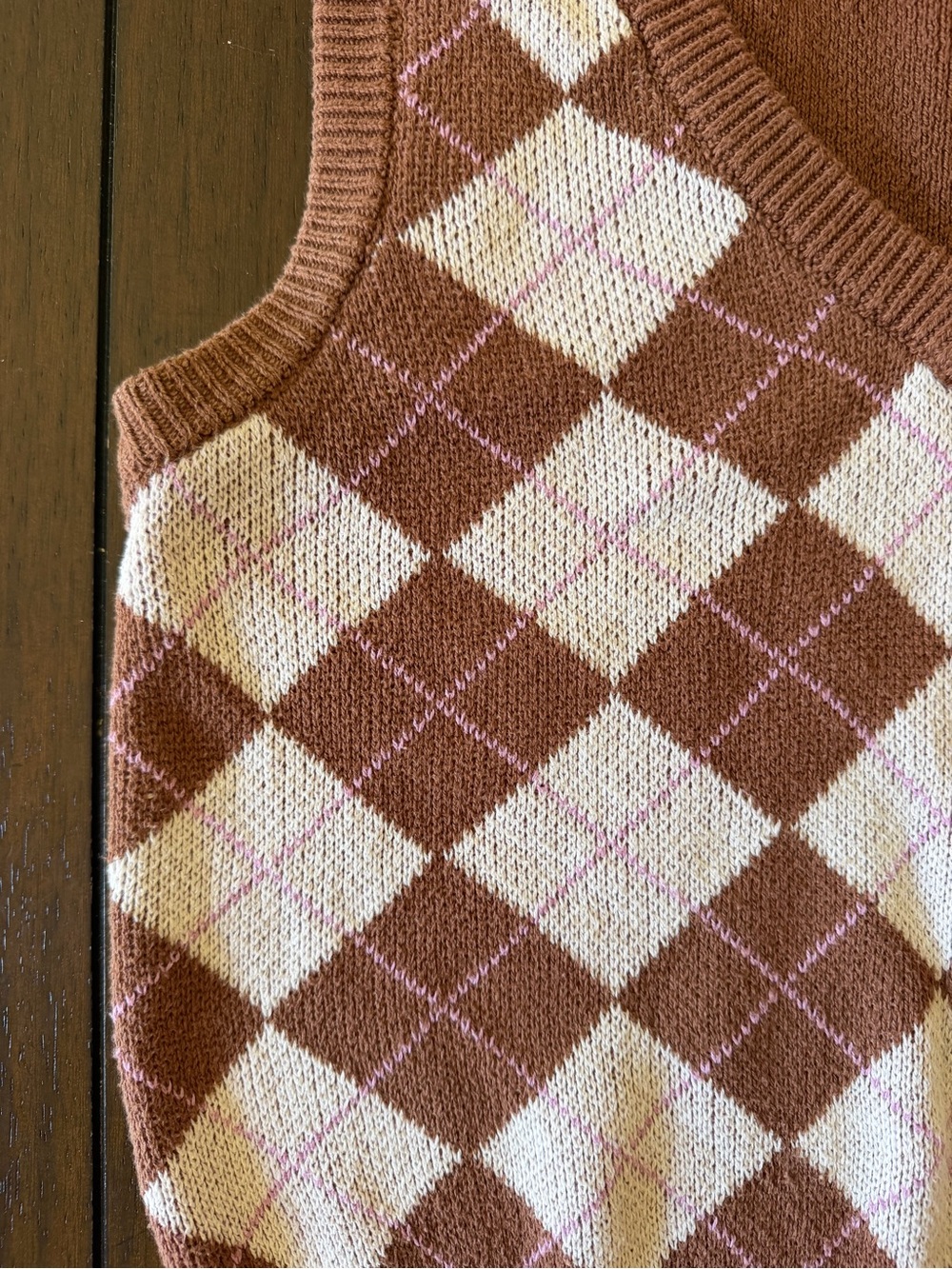 Abound Women’s M Argyle Sweater Vest Brown Cream Pink V Neck Preppy Academia - Picture 2 of 4